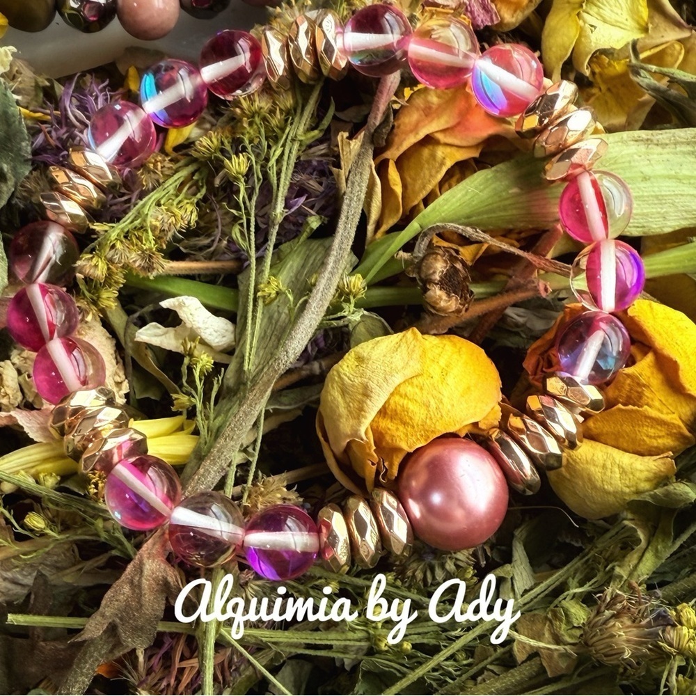 Alquimia Magenta Quartz and Gold Bracelet